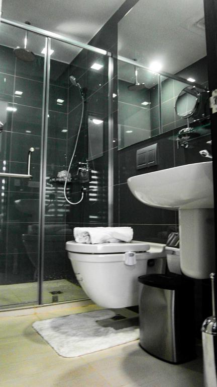 Modern Luxury Lower Penthouse Unit Manila Exteriör bild